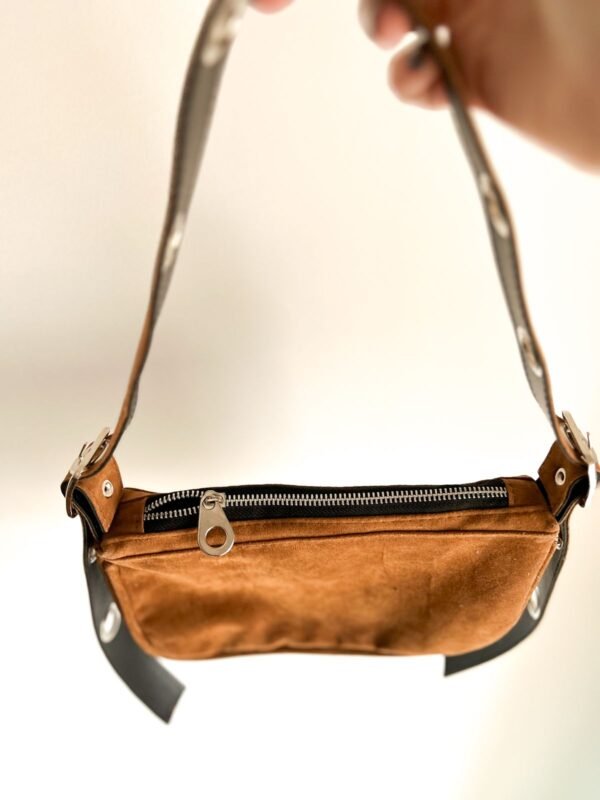 Cartera Karl gamuza marron - Imagen 2